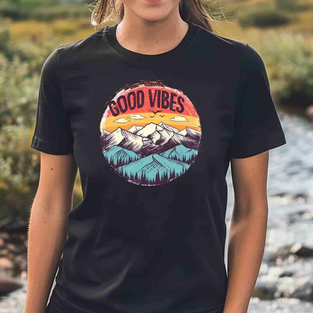 Good Vibes Hills rund Natur Berge - Person mit schwarzem T-Shirt steht an einem Fluss